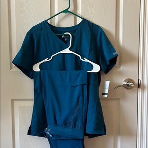 Med Couture Blue Scrub Tops Short Sleeve V-Neck